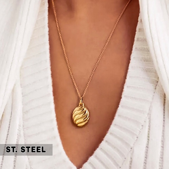 Jewelry - ⚜️[𝟯/$𝟮𝟴]⚜️NEW Textured Charm Stainless Steel Necklace